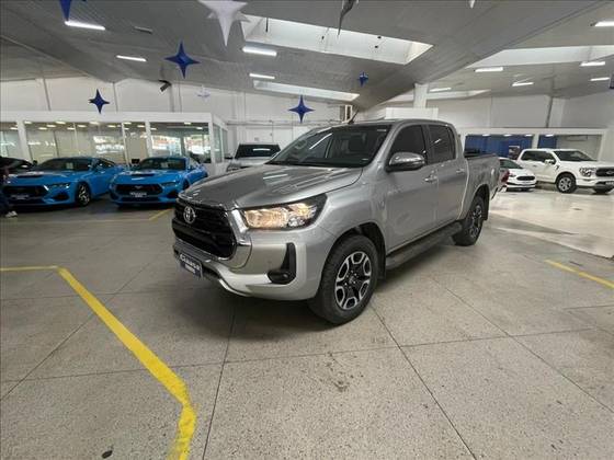 TOYOTA HILUX 2.8 D-4D TURBO DIESEL CD SRV 4X4 AUTOMÁTICO